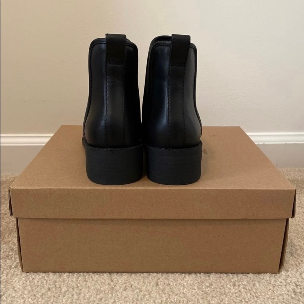 Brand new Steve Madden Chelsea booties, size 6 - Picture 4 of 4